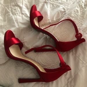 Jessica Simpson heels 👠